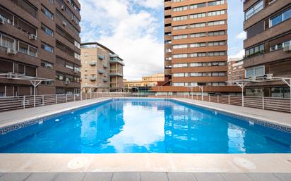 Piscina de Pis en venda en  Granada Capital amb Aire condicionat