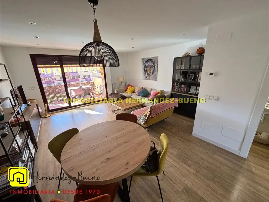 Sala de estar de Dúplex de alquiler en Salamanca con Calefacción, Terraza y Piscina