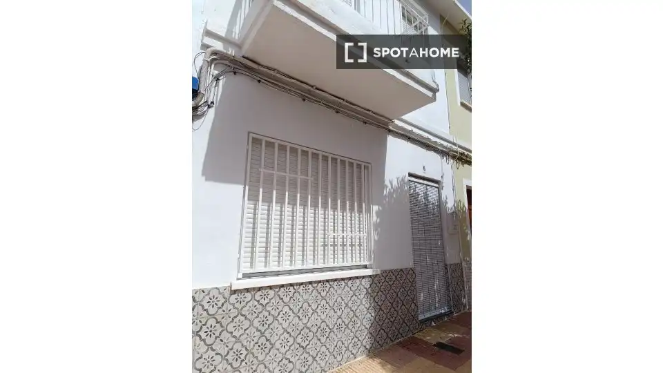 Vista exterior de Piso para compartir en Cullera con Aire acondicionado, Calefacción y Amueblado