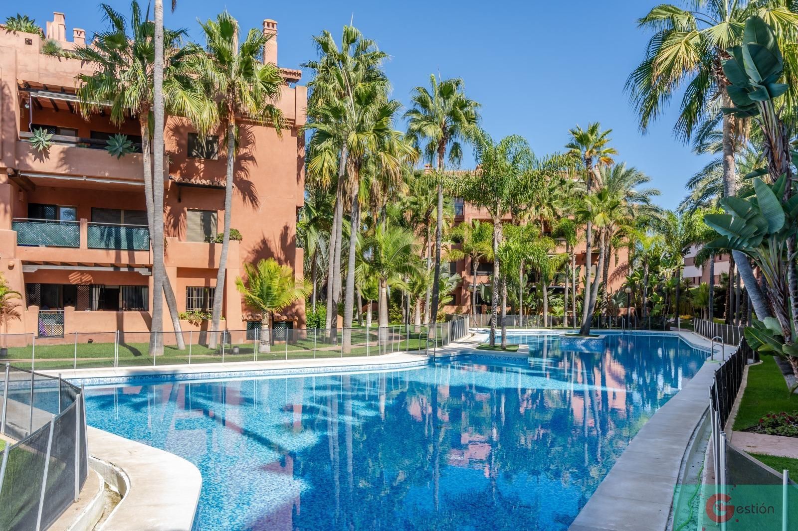 Piscina de Apartament en venda en Motril amb Aire condicionat, Terrassa i Moblat