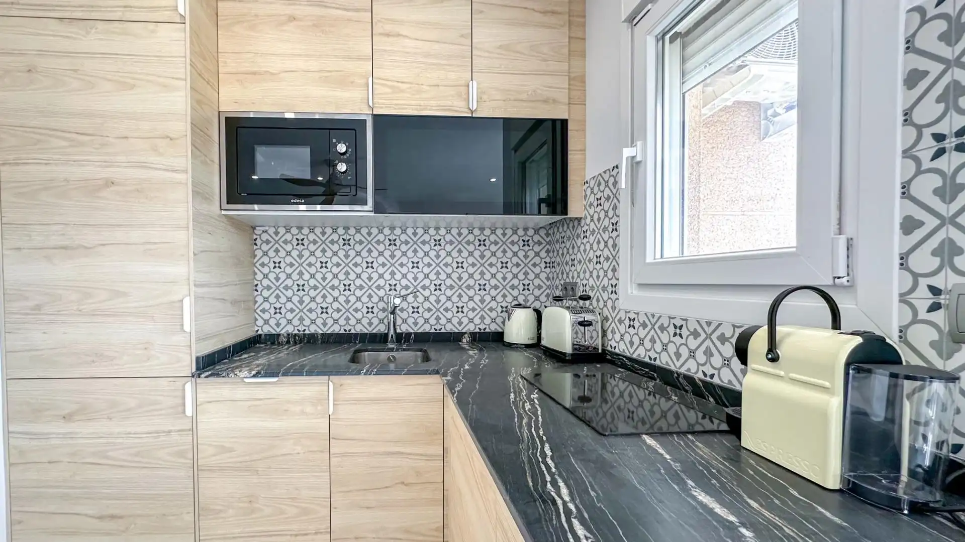 Cocina de Piso de alquiler en Málaga con Aire acondicionado, Jardín privado y Terraza