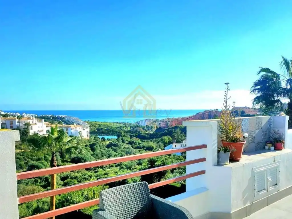 Vista exterior de Piso en venta en La Alcaidesa con Jardín privado, Terraza y Piscina