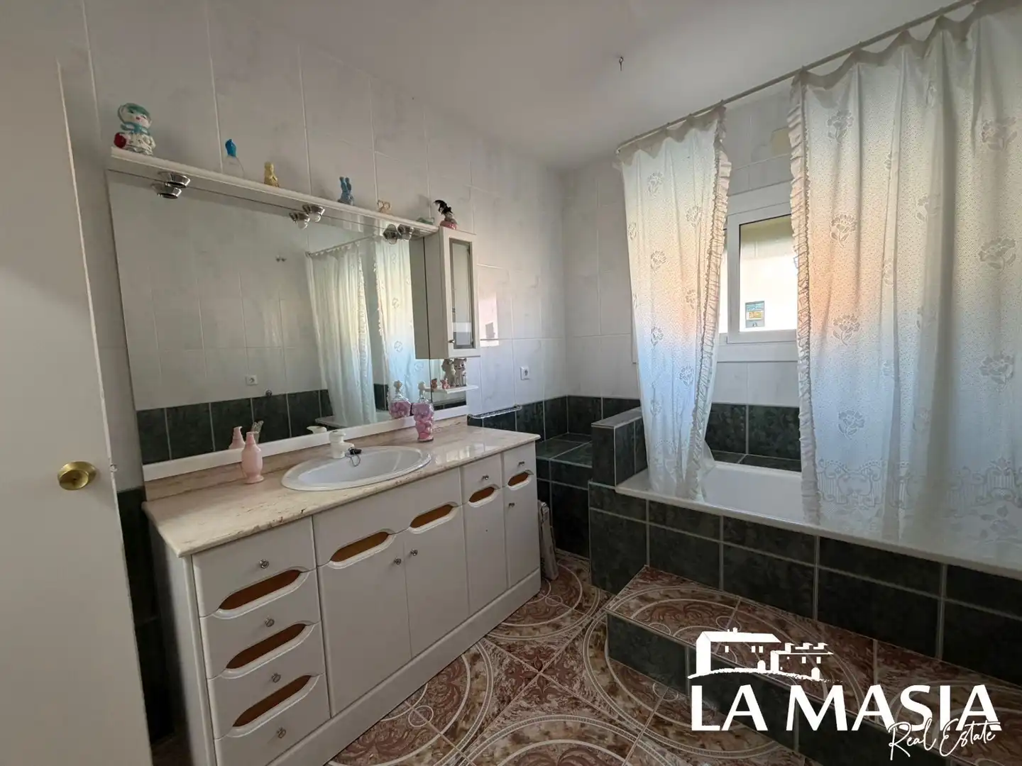 Bathroom of Houses for sale in La Bisbal del Penedès  with Private garden, Terrace and Storage room
