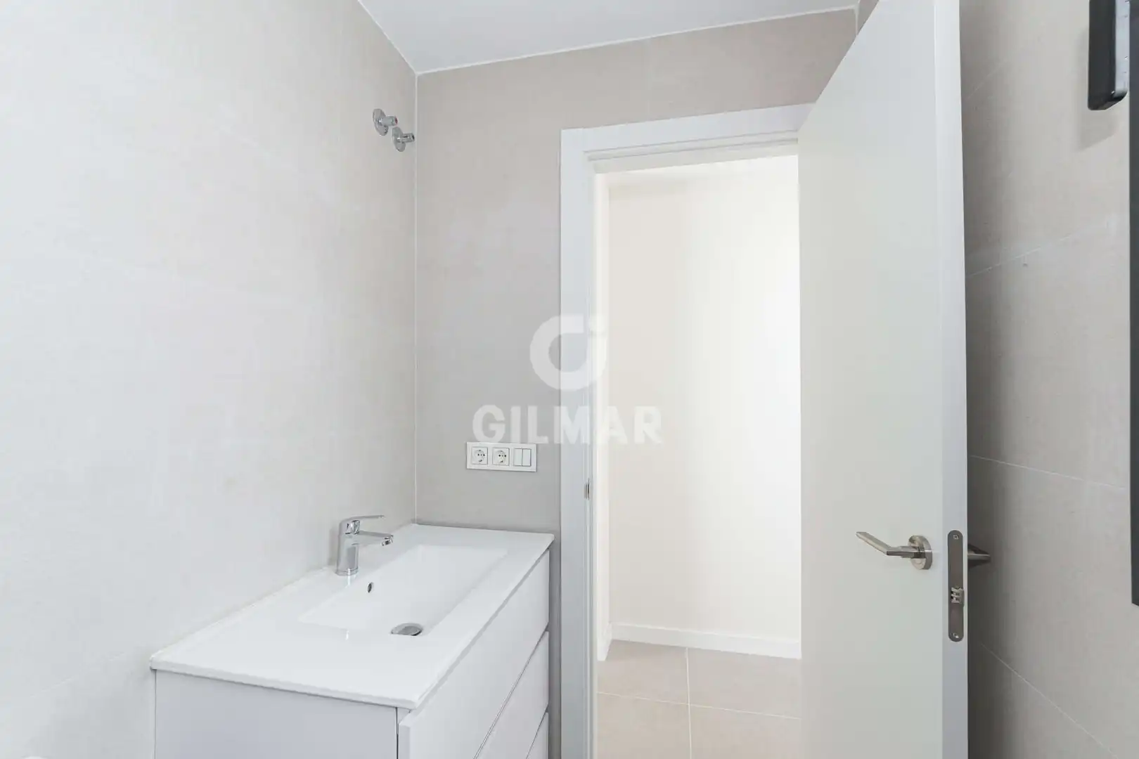 Bathroom of Attic for sale in Sevilla  with Heating, Storage room and Swimming Pool