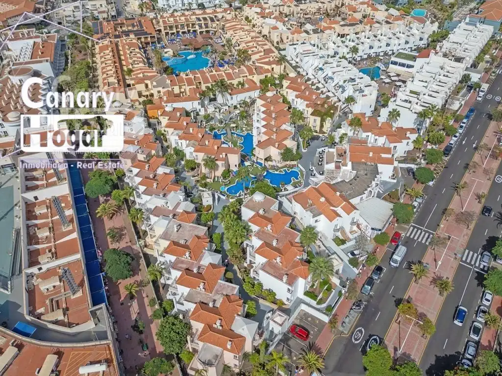 Außenansicht von Wohnungen zum Verkauf in Adeje mit Privatgarten und Gemeinschaftspool