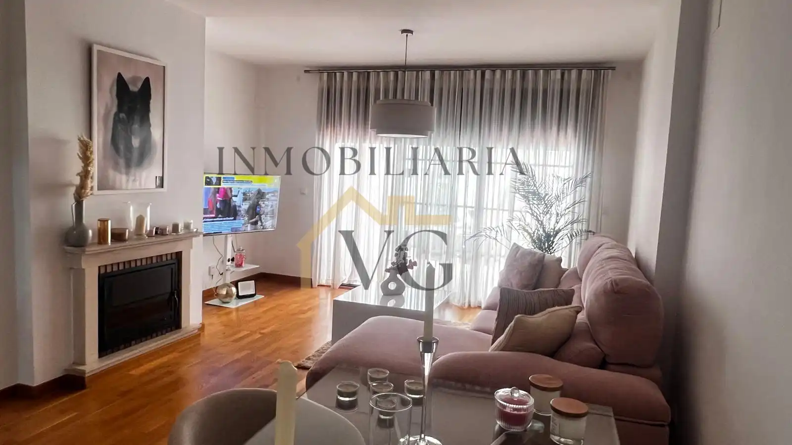 Living room of Flat for sale in Guillena  with Parquet flooring, Storage room and Swimming Pool