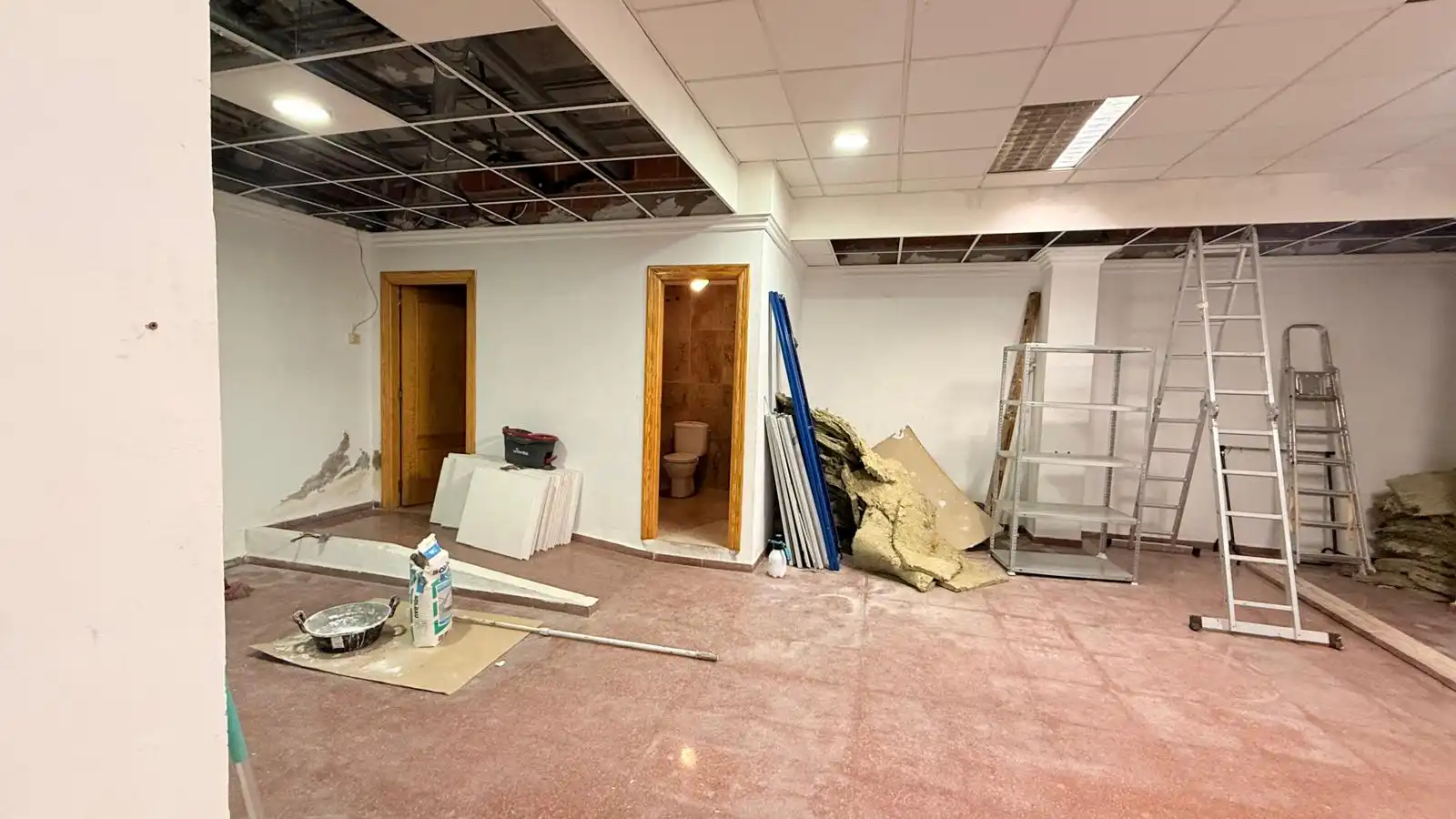 Local comercial de lloguer a Calle Jacinto Benavente, imagen 3