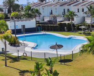 Swimming pool of Flat to rent in Estepona  with Air Conditioner and Terrace