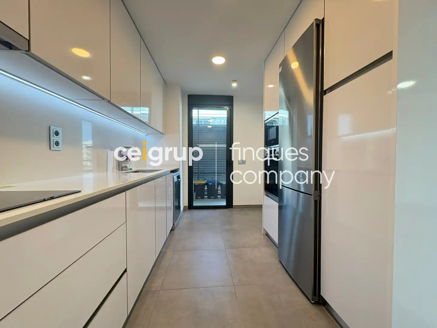 Cocina de Piso en venta en Girona Capital con Calefacción, Trastero y Piscina