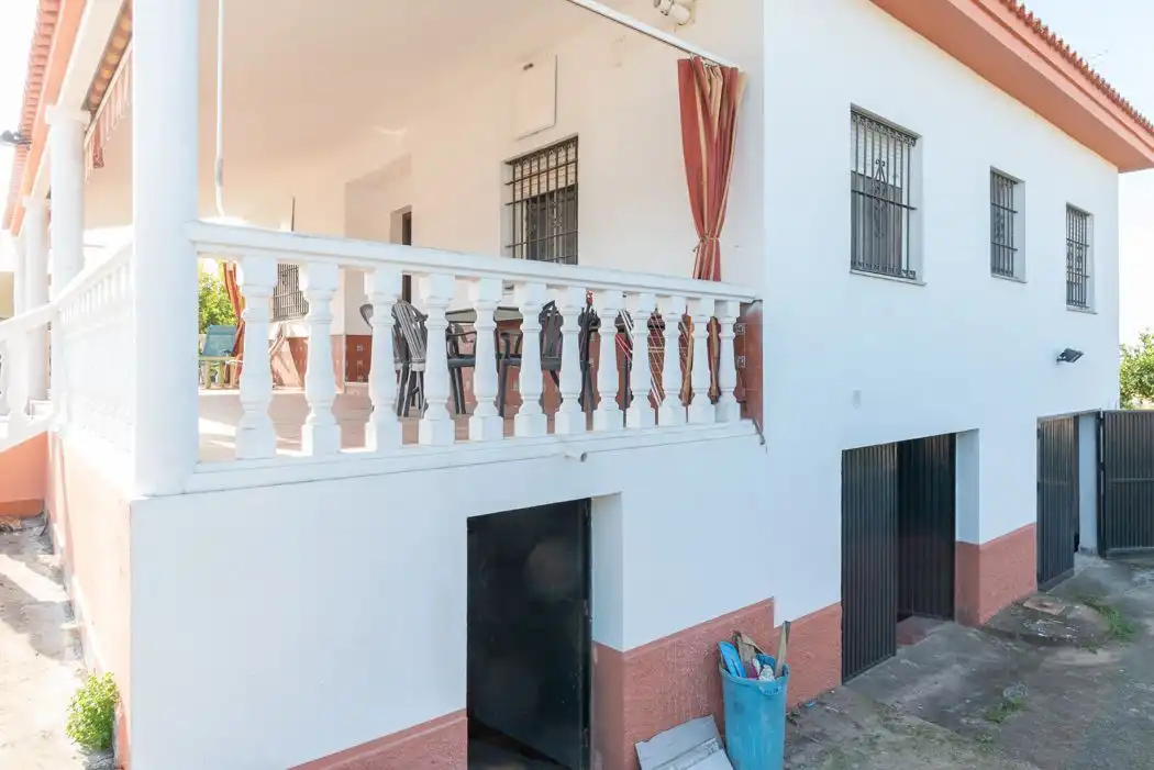 Vista exterior de Casa o chalet en venta en Alcalá de Guadaira con Piscina