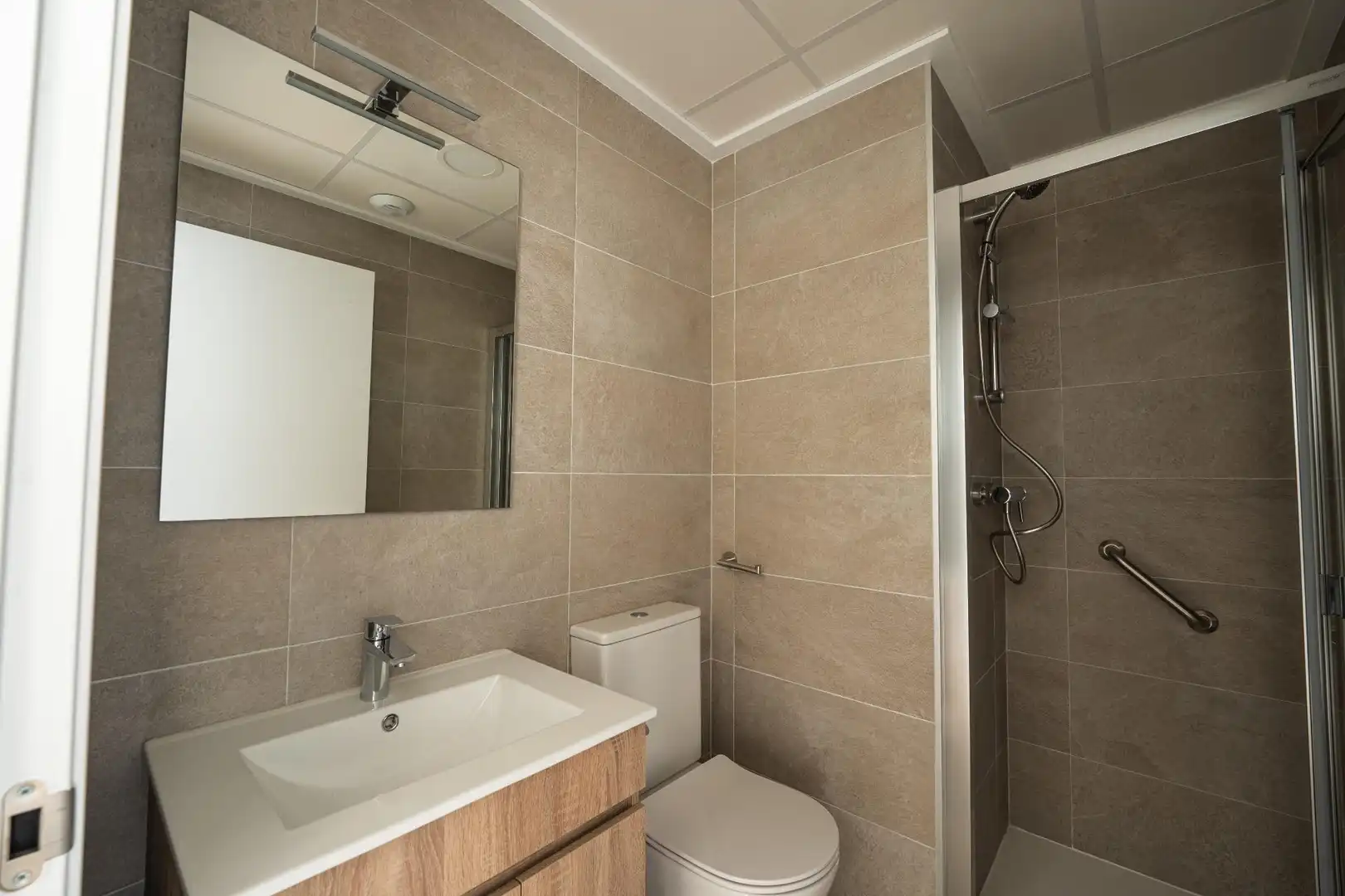 Baño de Apartamento en venta en Albacete con Calefacción, Jardín privado y Trastero