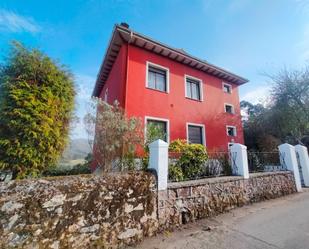 Vista exterior de Casa o xalet en venda en Pravia amb Terrassa