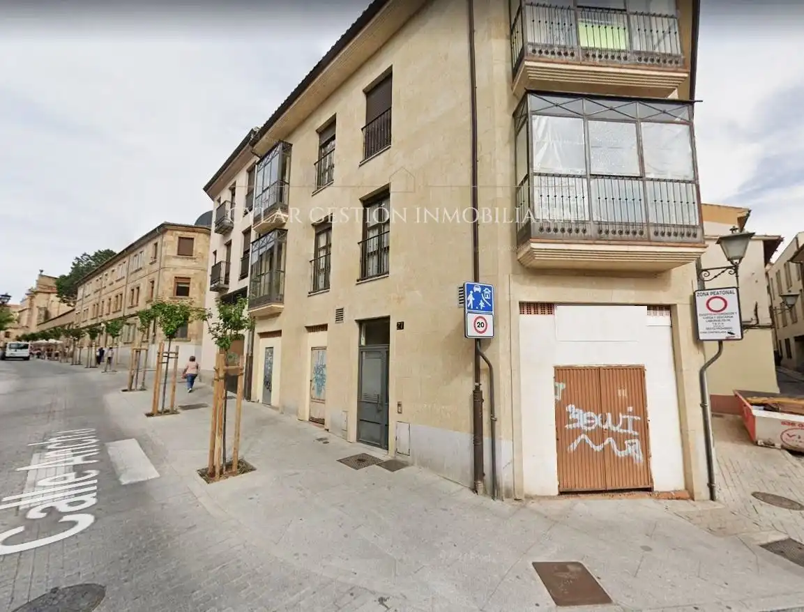 Vista exterior de Piso de alquiler en Salamanca con Calefacción, Parquet y Amueblado
