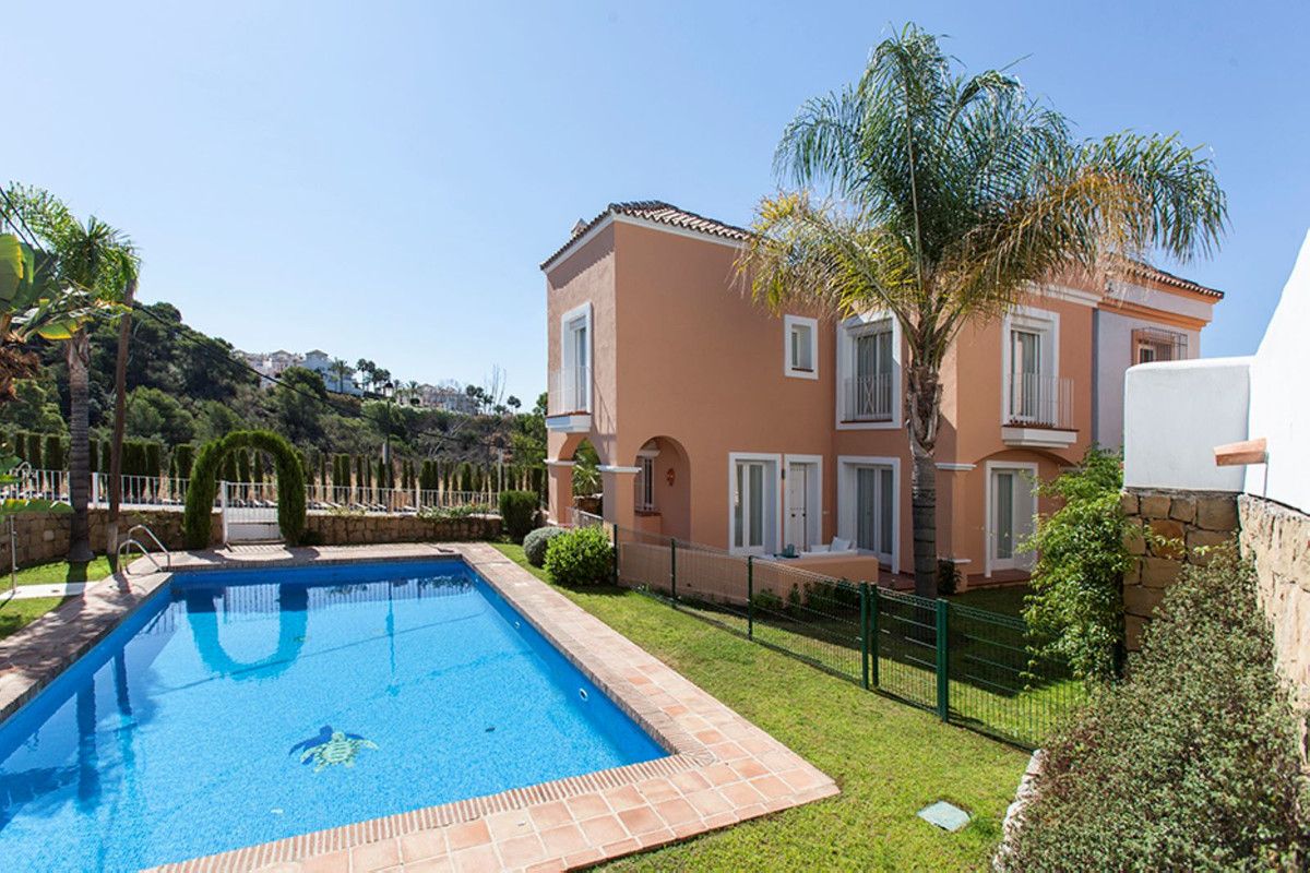 Exterior view of Single-family semi-detached for sale in Marbella  with Air Conditioner, Furnished and Balcony