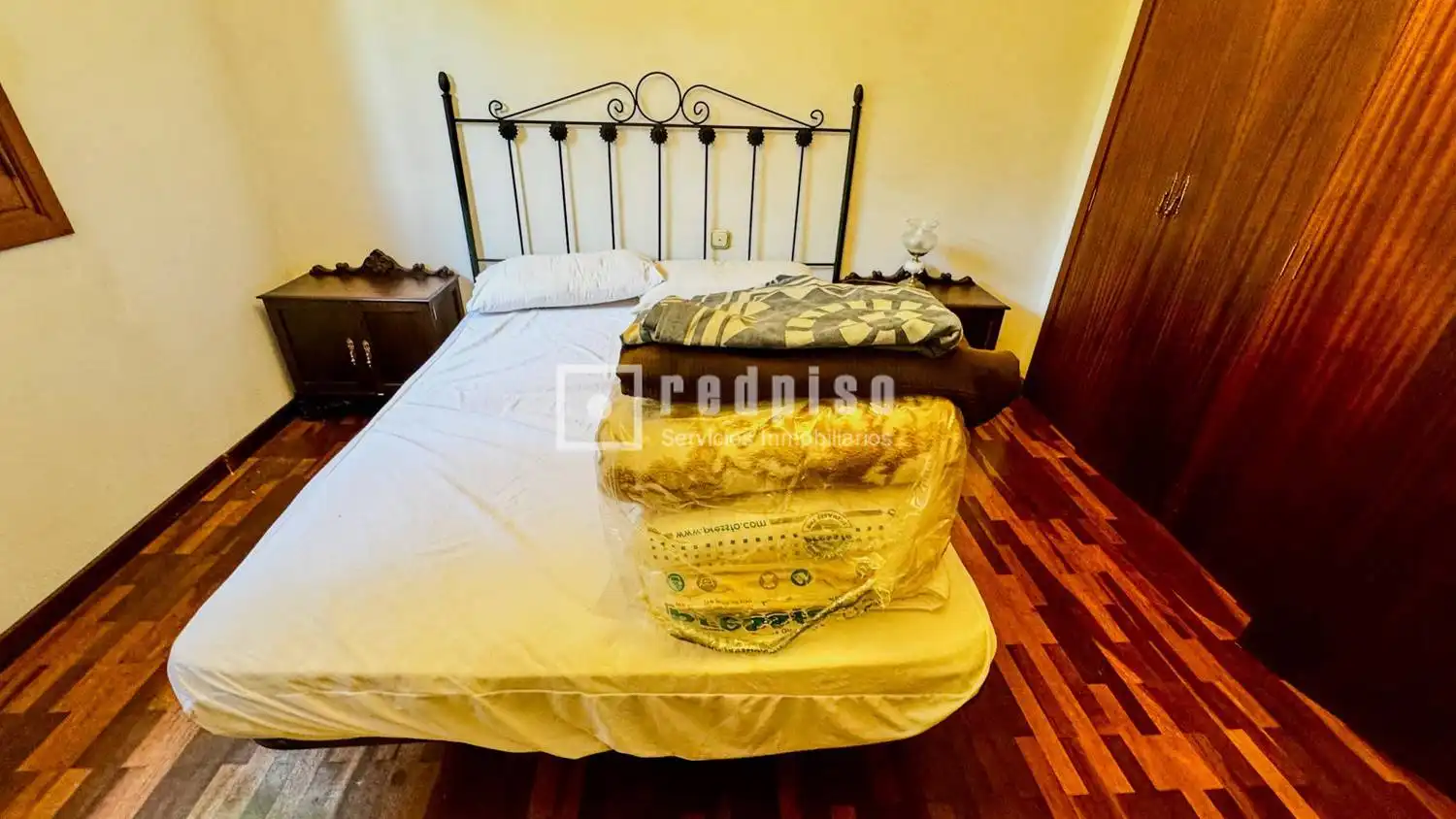Habitación de Casa o chalet en venta en Abegondo con Parquet, Terraza y Amueblado