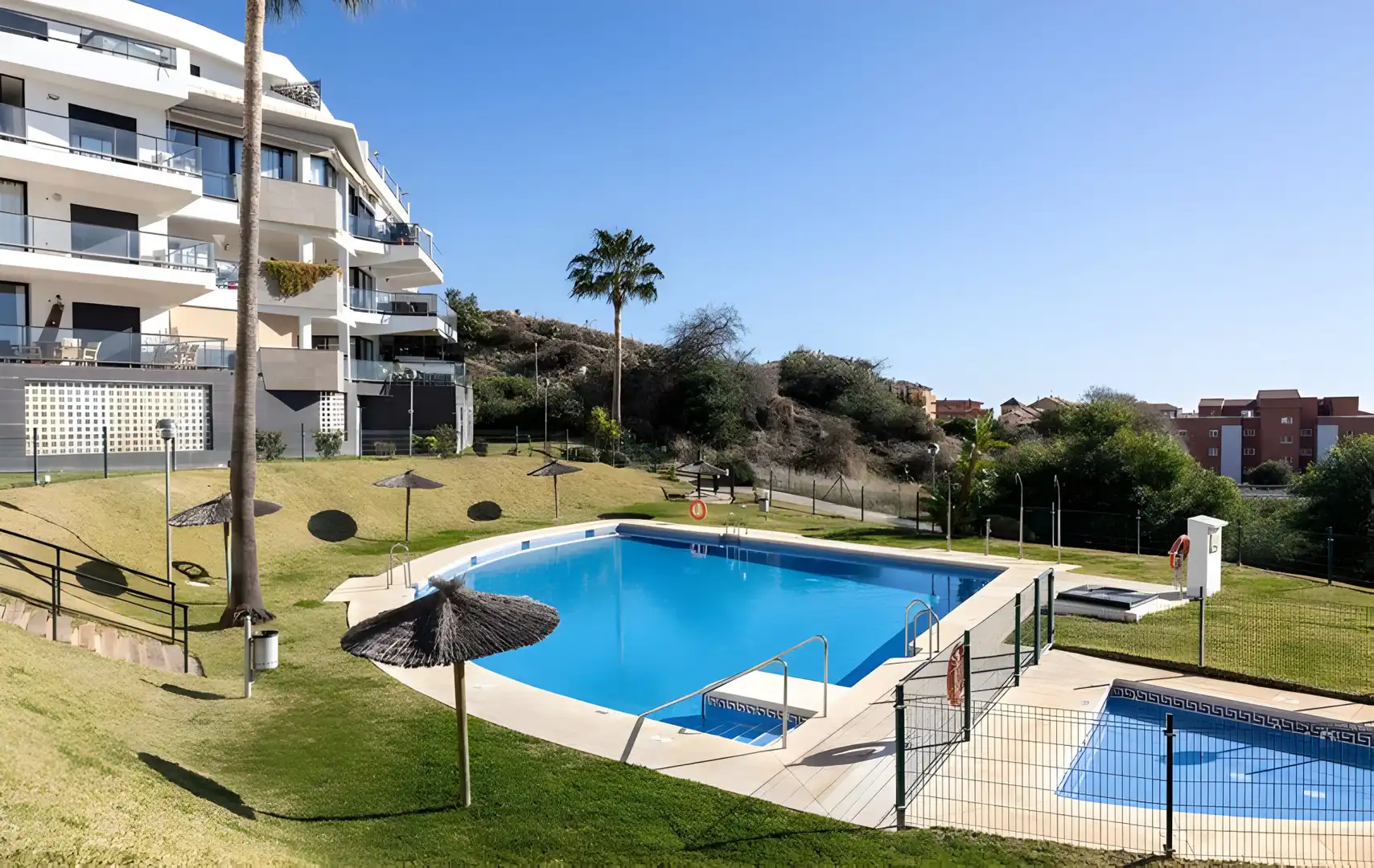Piscina de Planta baja en venta en Mijas con Aire acondicionado, Terraza y Trastero
