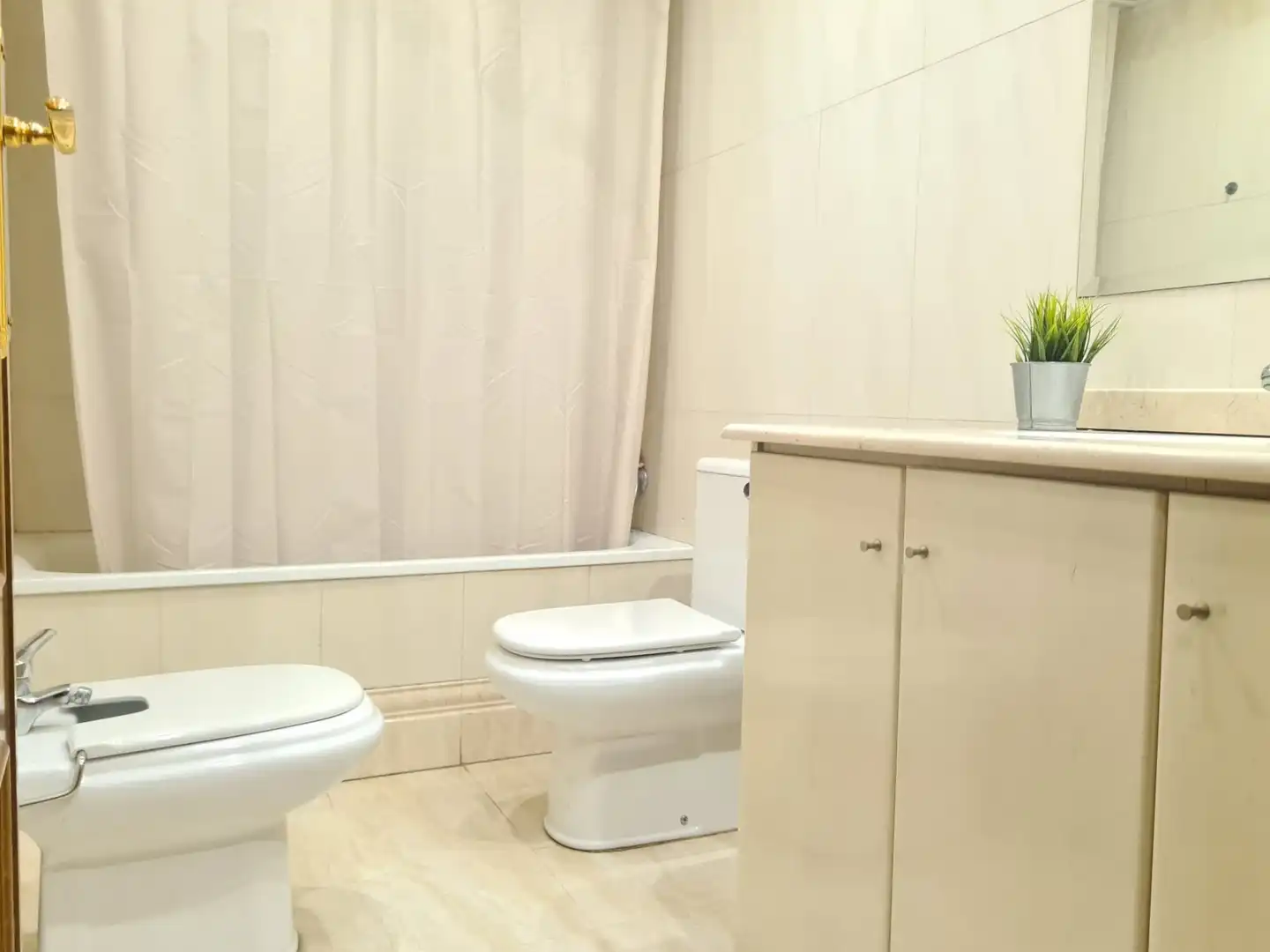 Baño de Casa adosada en venta en Valencia con Aire acondicionado, Calefacción y Terraza