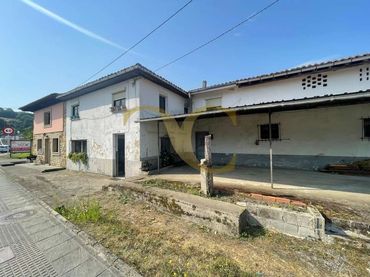 House with garden for sale in Calle Castañera