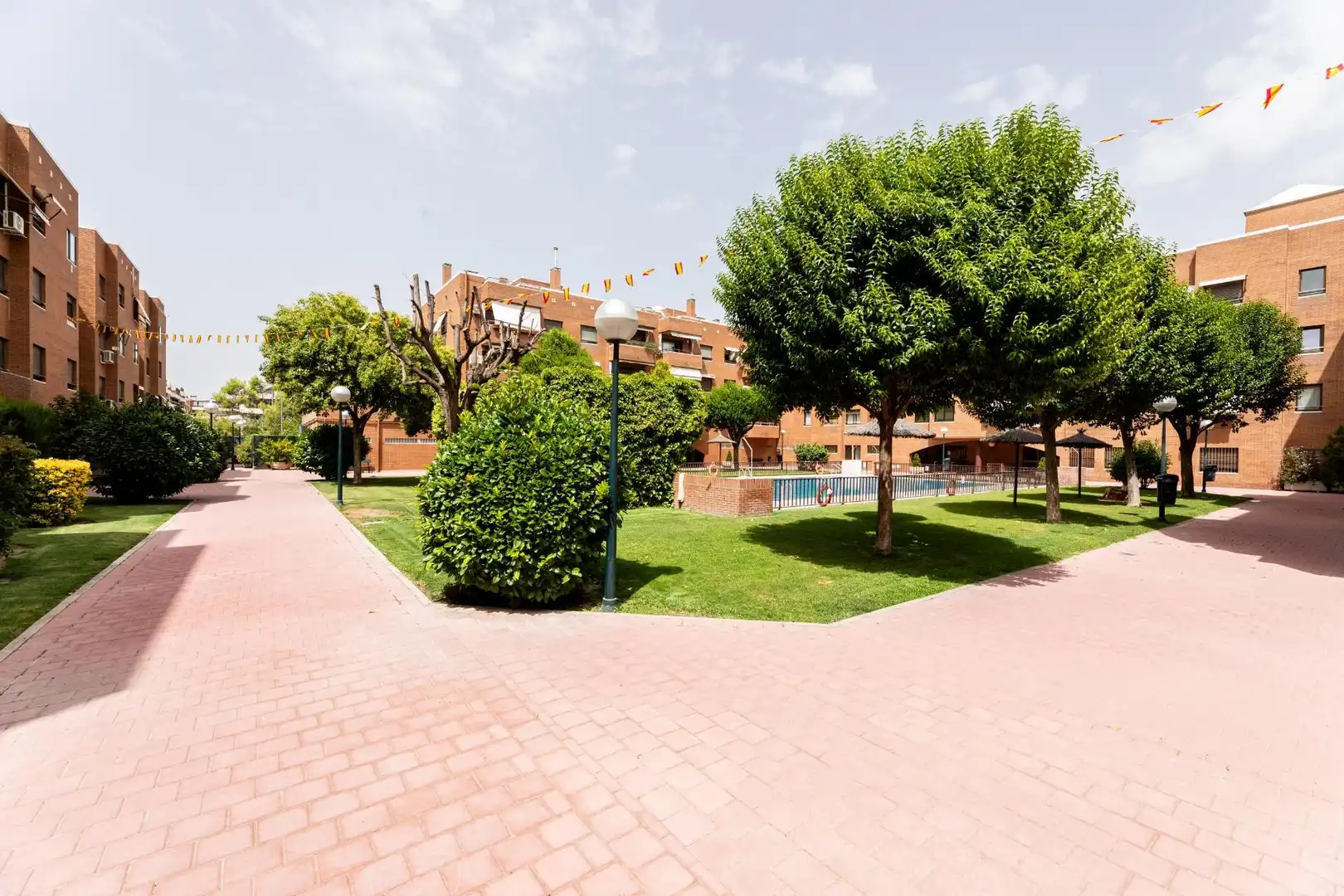 Vista exterior de Piso de alquiler en Madrid con Piscina comunitaria