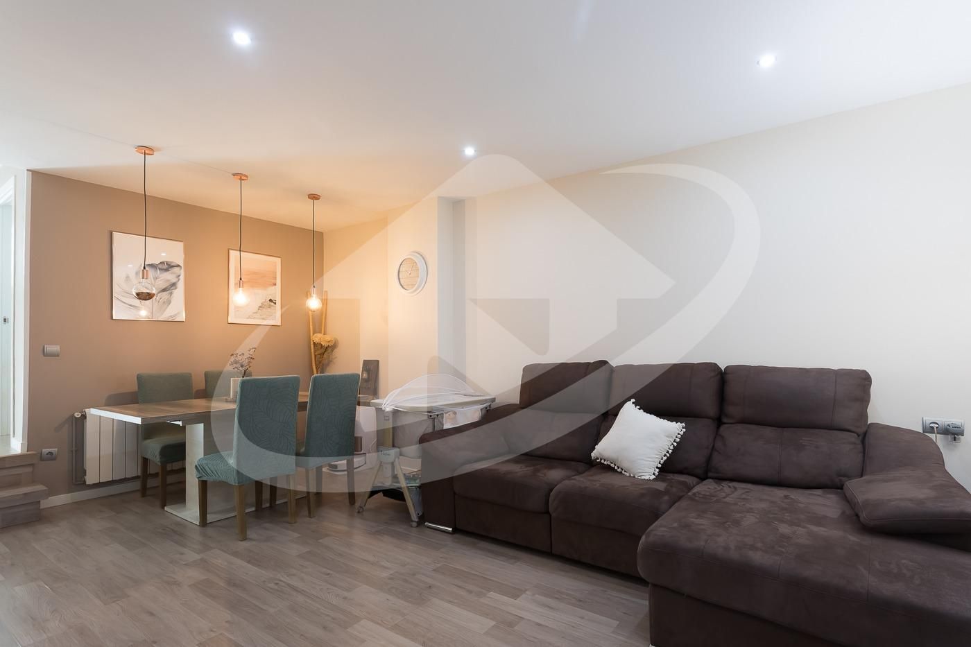 Sala d'estar de Casa o xalet en venda en Terrassa amb Parquet i Terrassa