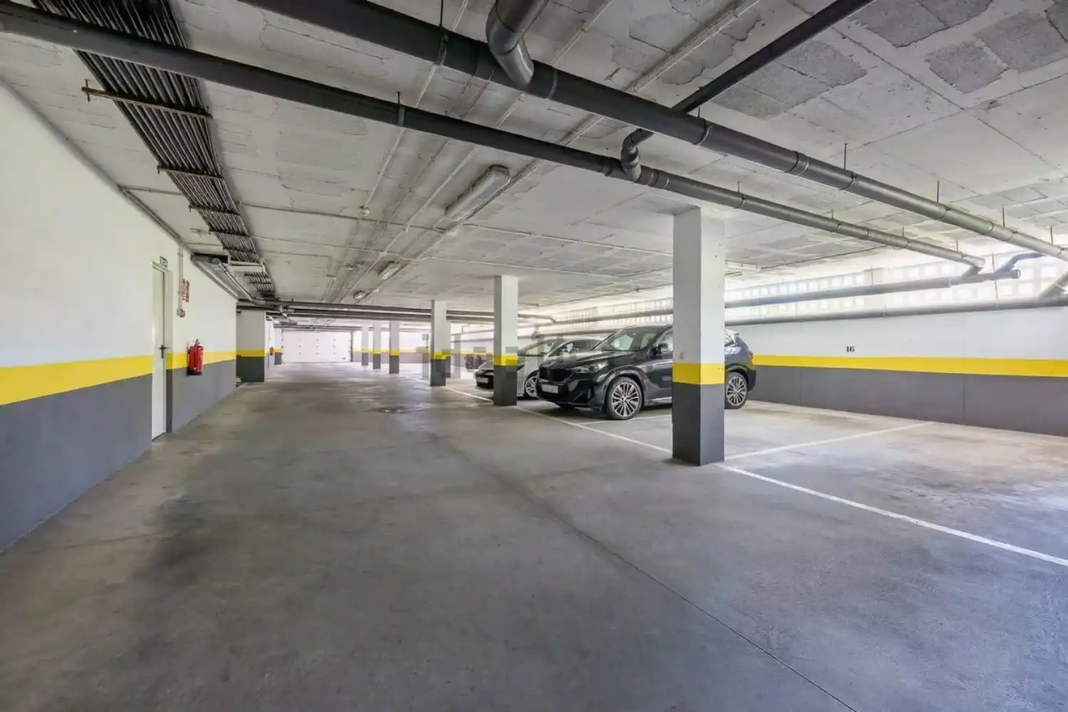 Parking de Apartamento de alquiler en Estepona con Aire acondicionado, Terraza y Piscina