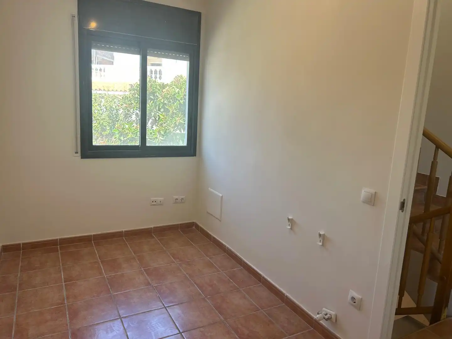 Habitación de Casa adosada en venta en Vilanova i la Geltrú con Aire acondicionado, Calefacción y Jardín privado