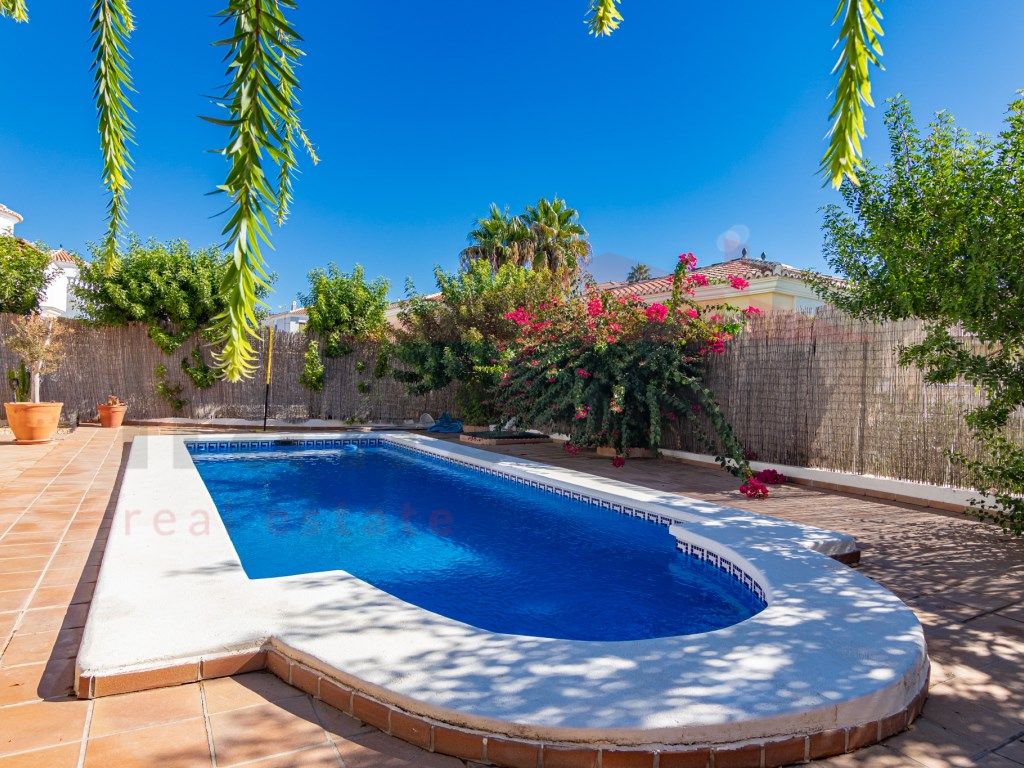 Jardí de Casa o xalet en venda en Vélez-Málaga amb Aire condicionat, Terrassa i Piscina