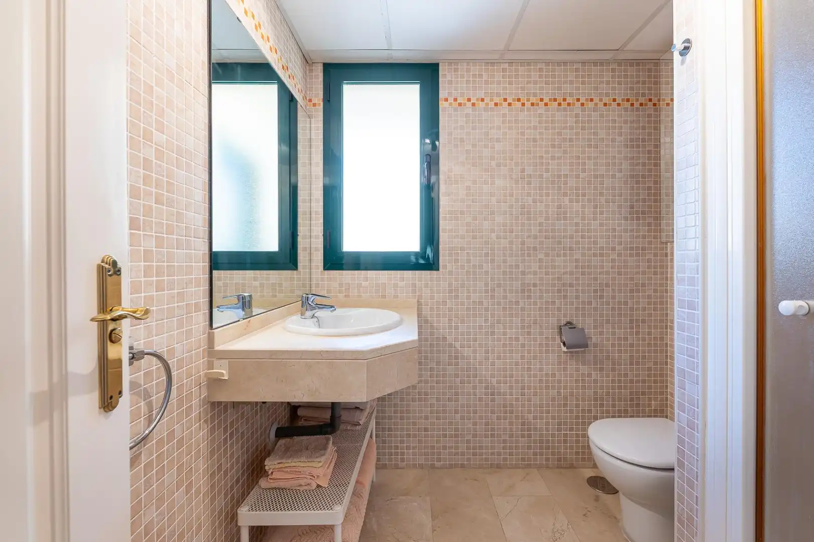Baño de Apartamento en venta en Benalmádena con Aire acondicionado, Calefacción y Jardín privado