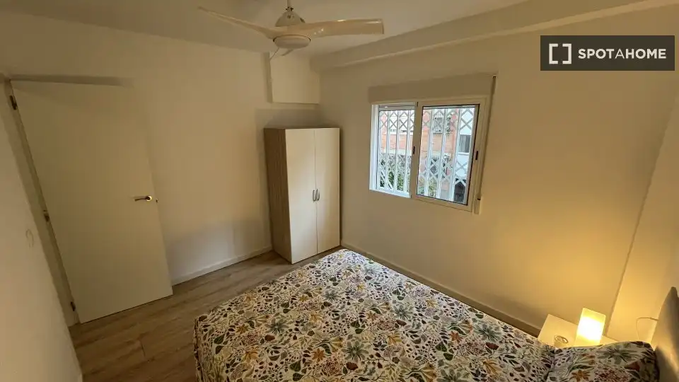 Bedroom of Flat for rent in Valencia  with Air Conditioner, Heating and Furnished