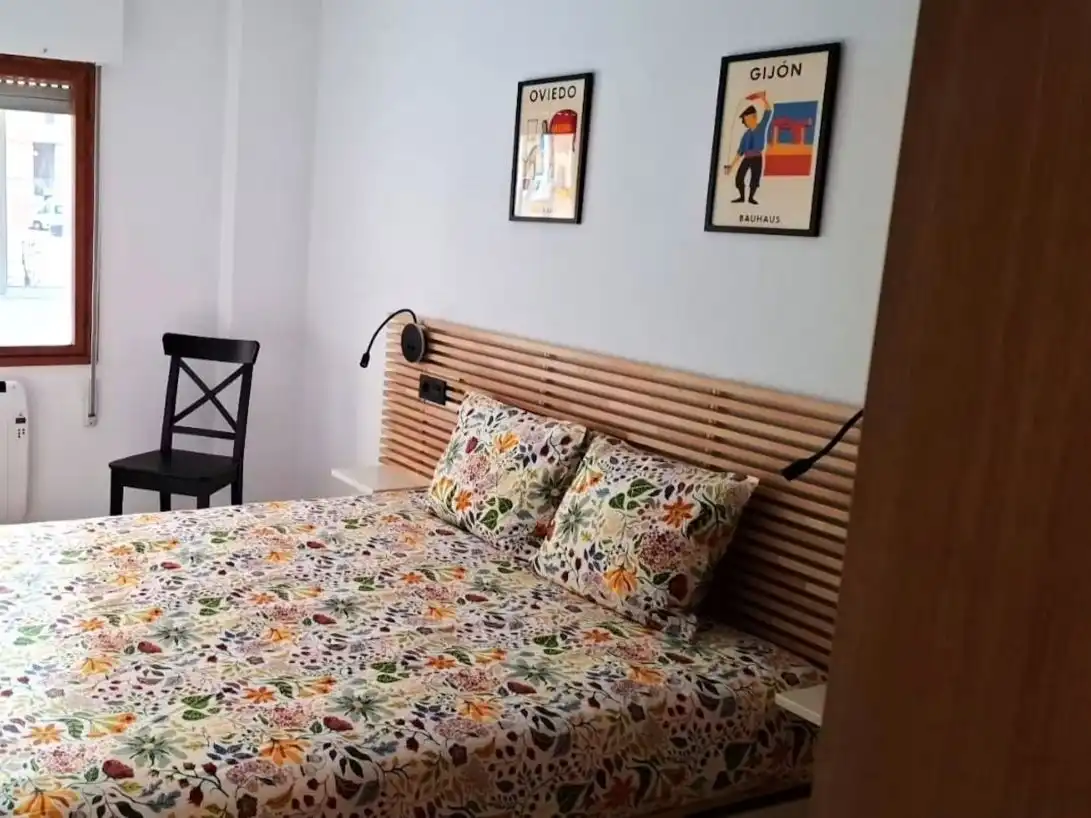Dormitori de Pis de lloguer en Avilés amb Calefacció, Parquet i Moblat