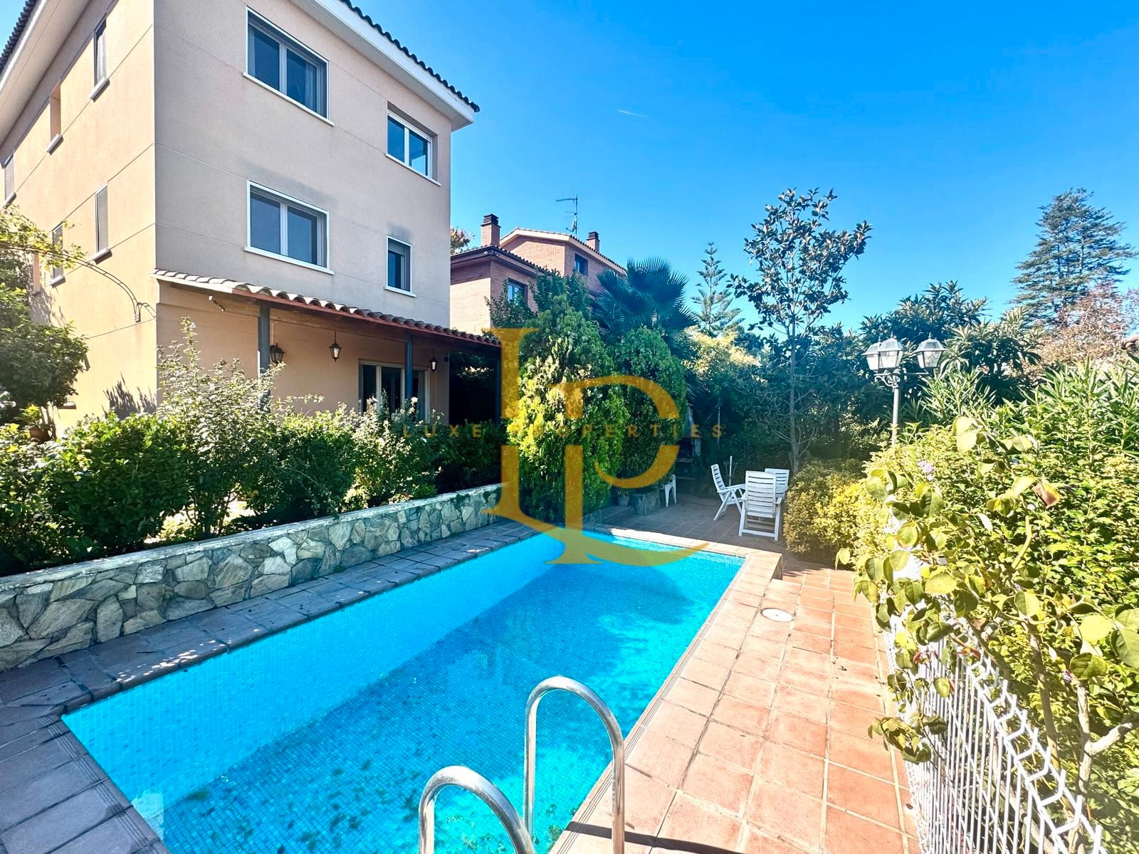 Exterior view of House or chalet for sale in Sant Cugat del Vallès  with Air Conditioner, Heating and Private garden