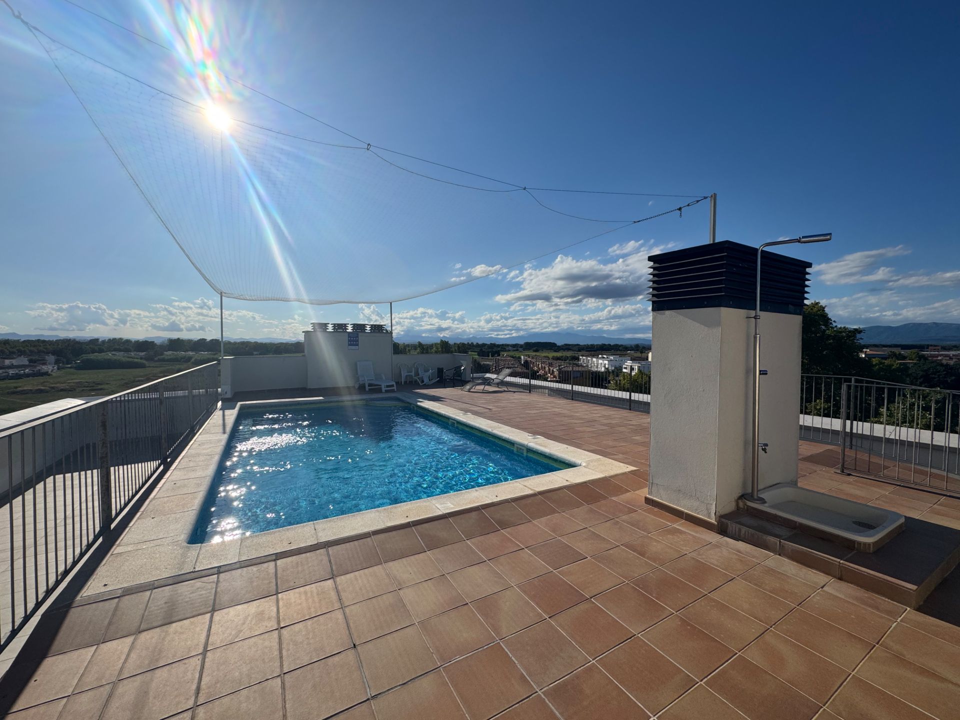 Piscina de Pis en venda en Empuriabrava amb Aire condicionat, Calefacció i Terrassa