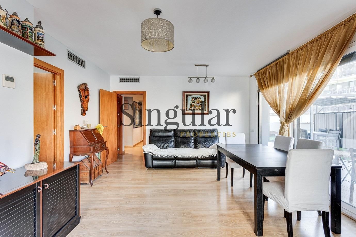 Bedroom of Flat for sale in Badalona  with Heating, Private garden and Parquet flooring