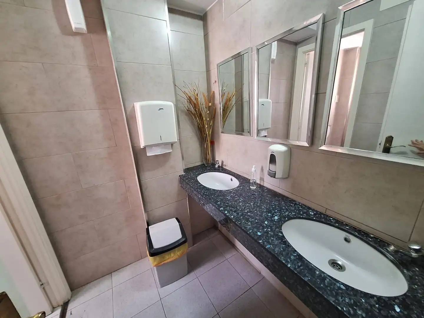 Business premises for sale in Centre - Eixample – Can Llobet, imagen 17
