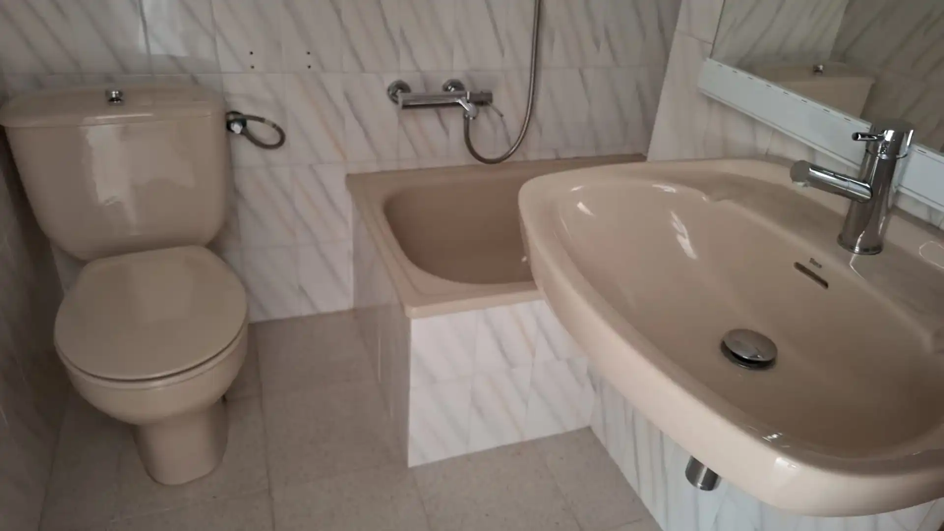 Bany de Casa o xalet en venda en Vallirana amb Calefacció, Terrassa i Traster