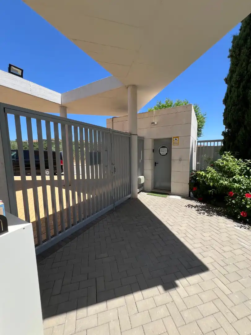 Parkplatz von Wohnung zum Verkauf in Mijas mit Klimaanlage, Heizung und Privatgarten
