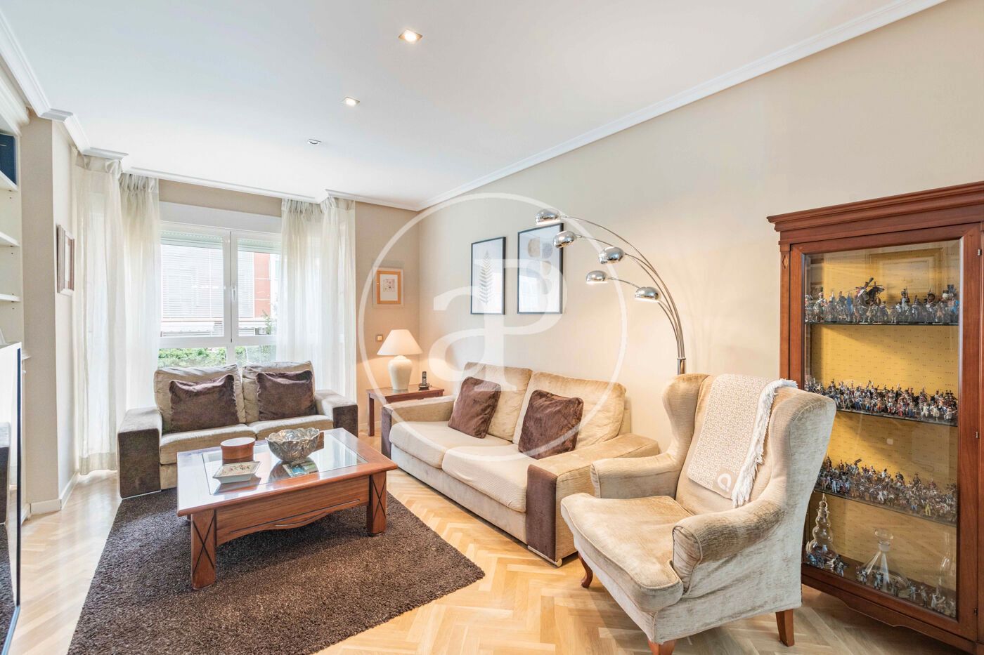 Living room of Flat for sale in  Madrid Capital  with Air Conditioner, Heating and Community pool