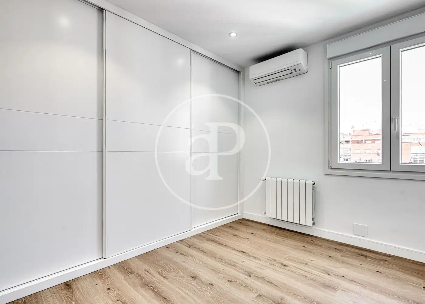 Bedroom of Flat for sale in Madrid  with Air Conditioner, Heating and Terrace