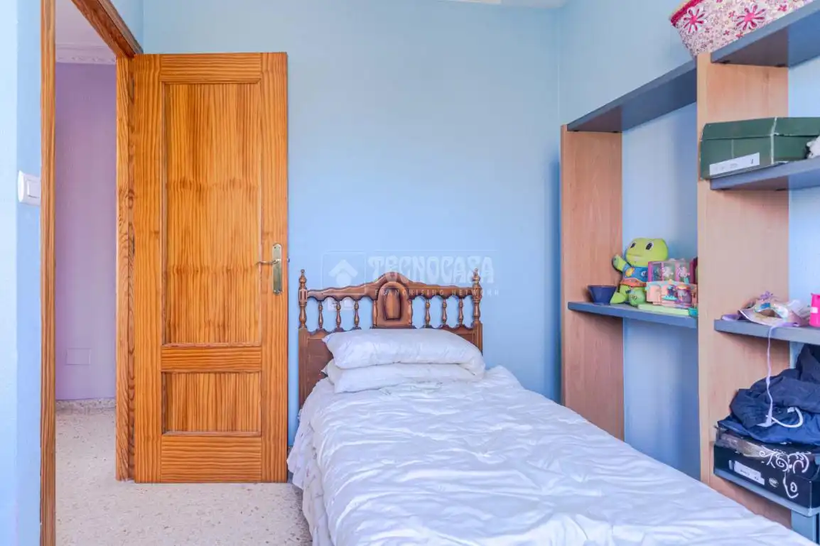 Habitación de Casa adosada en venta en Motril con Calefacción y Terraza