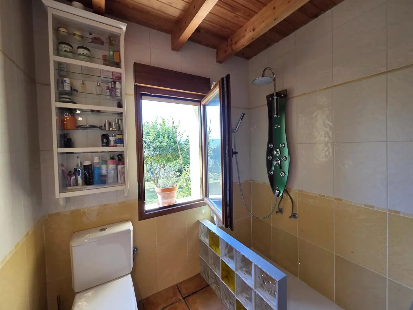 Badezimmer von Haus oder Chalet zum Verkauf in Piélagos mit Privatgarten, Terrasse und Abstellraum