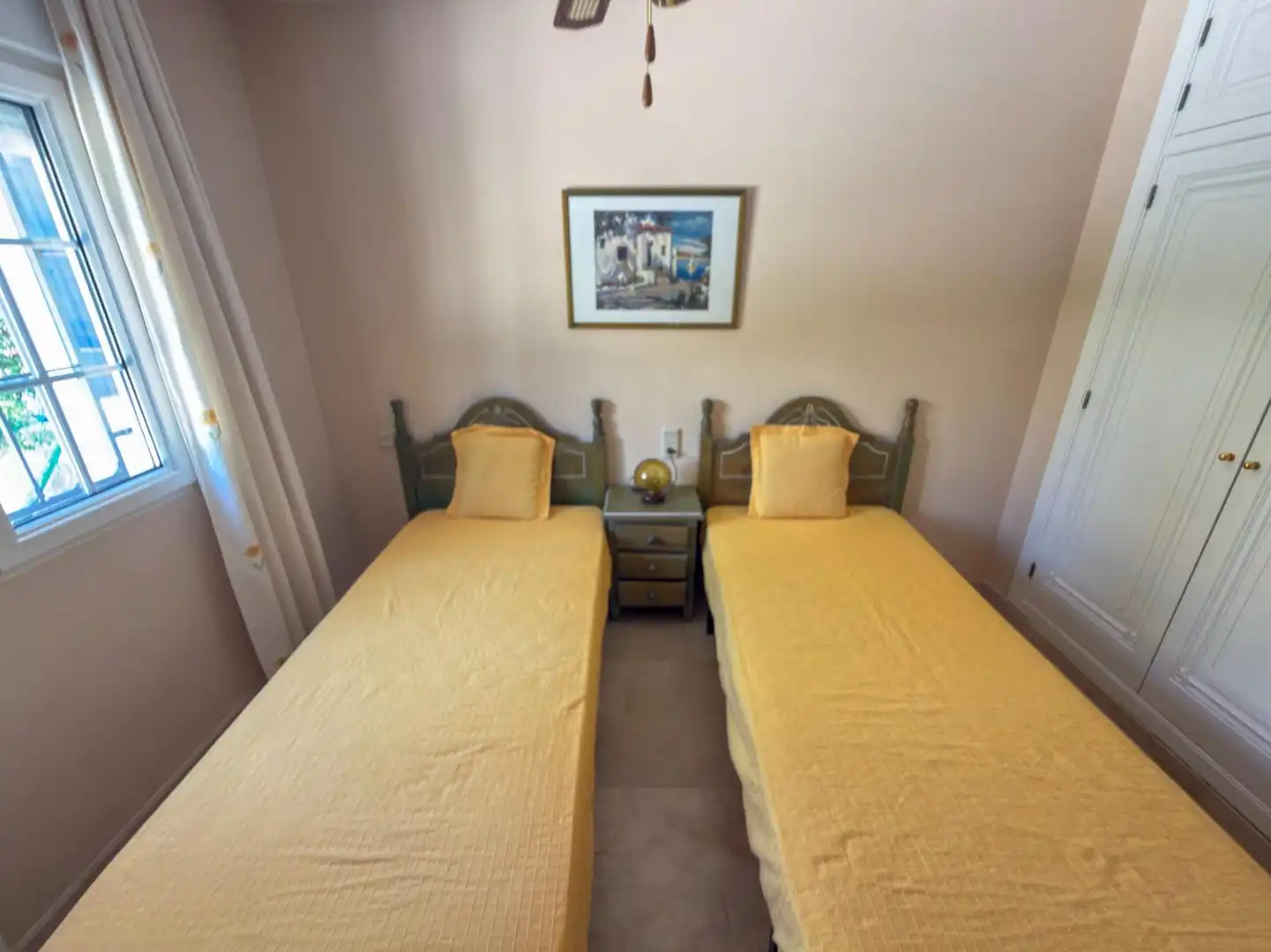 Dormitori de Casa adosada en venda en Orihuela amb Jardí privat, Terrassa i Moblat