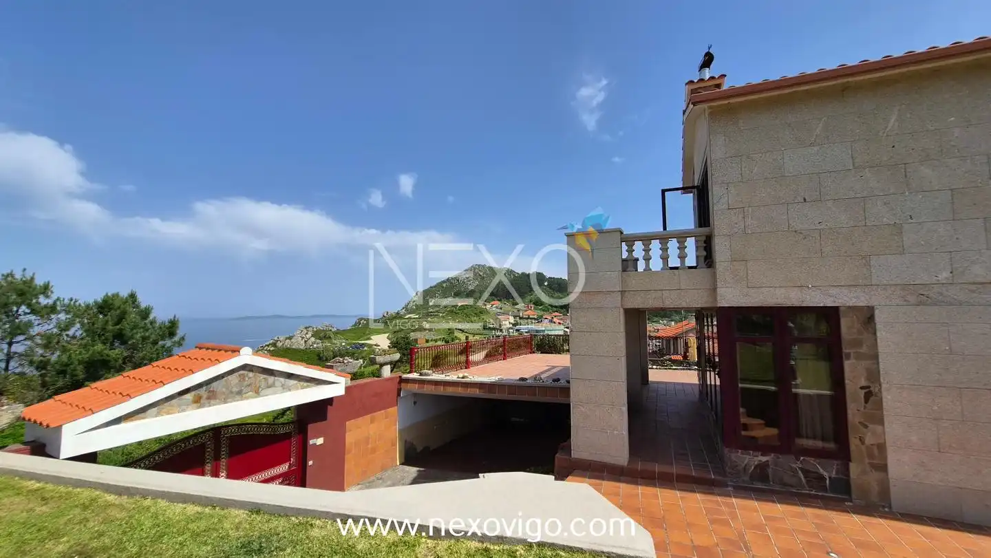 Außenansicht von Haus oder Chalet zum Verkauf in Cangas  mit Heizung, Privatgarten und Terrasse