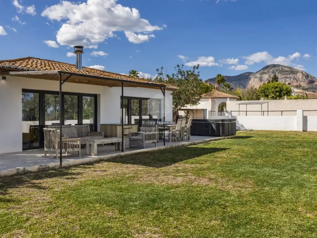 Houses for sale in Camino Tarraulla, Partides comunes - Adsubia