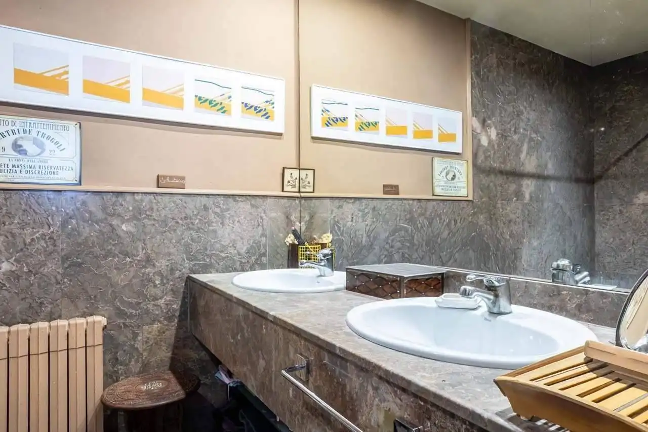 Bathroom of Flat for sale in Valencia  with Air Conditioner and Parquet flooring