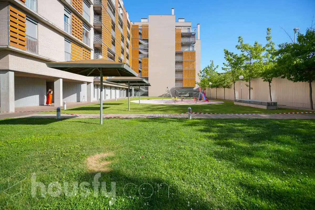 Vista exterior de Pis en venda en Madrid amb Calefacció, Traster i Piscina comunitària