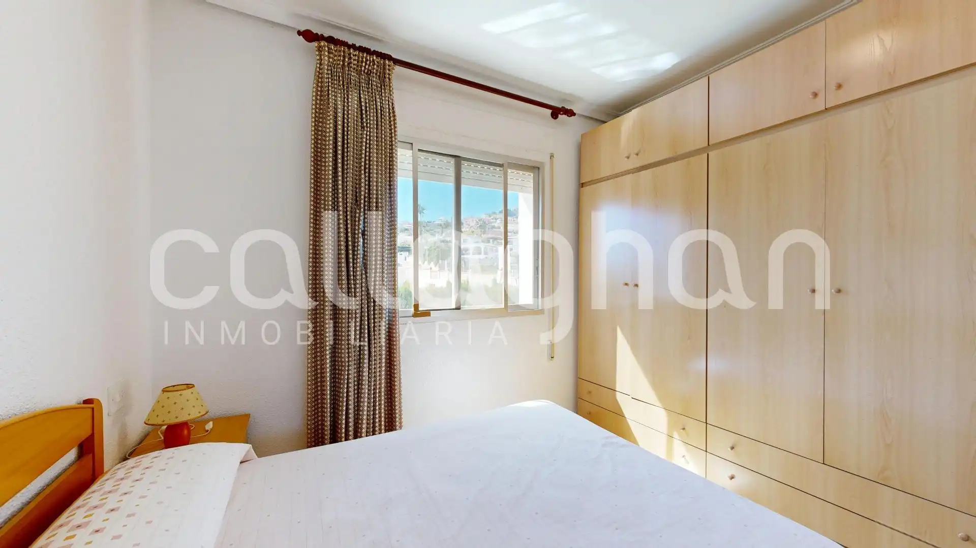 Dormitori de Casa o xalet en venda en Chiva amb Aire condicionat, Jardí privat i Terrassa
