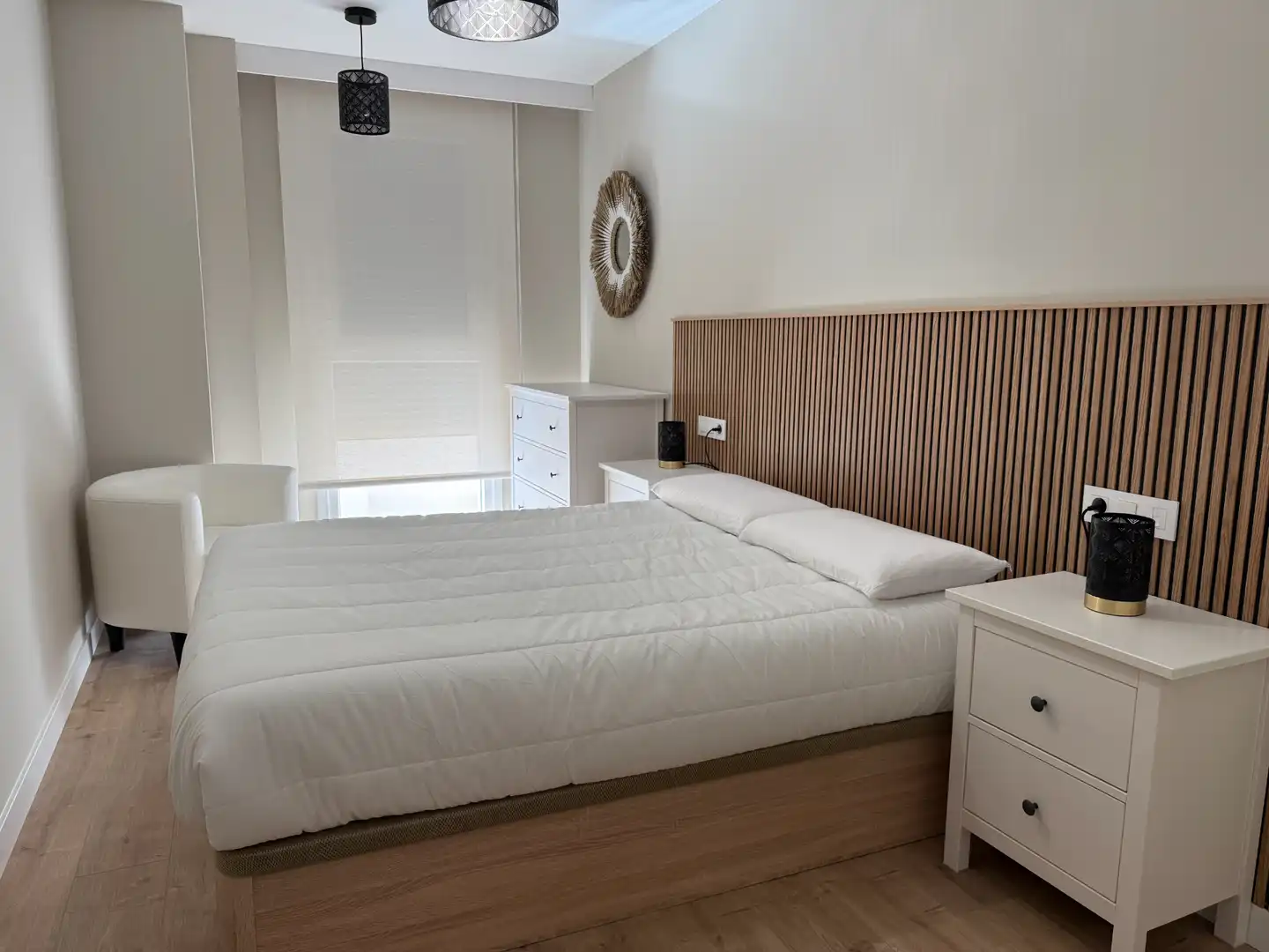 Schlafzimmer von Wohnungen zur Miete in León Capital  mit Klimaanlage, Heizung und Parkett