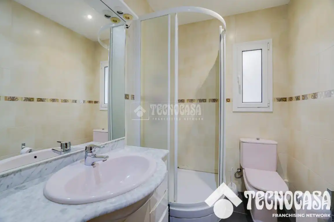 Bathroom of Flat for sale in Santa Coloma de Gramenet  with Heating