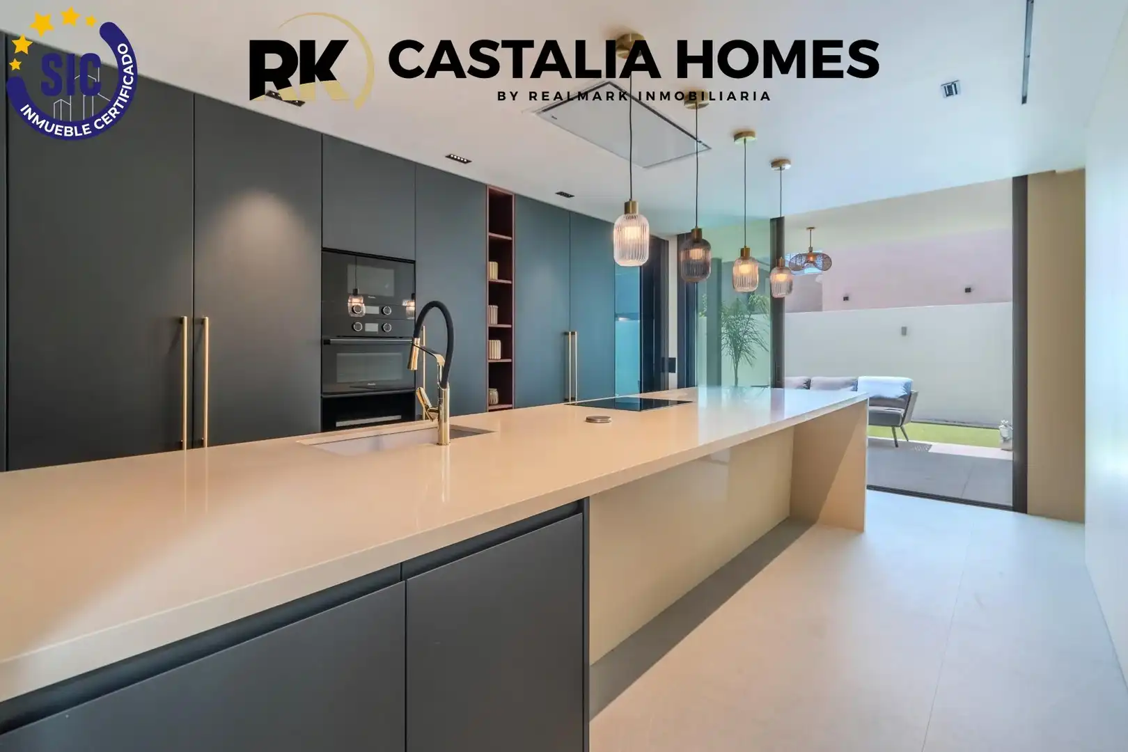 Cuina de Casa o xalet en venda en Castellón de la Plana / Castelló de la Plana amb Aire condicionat, Calefacció i Jardí privat