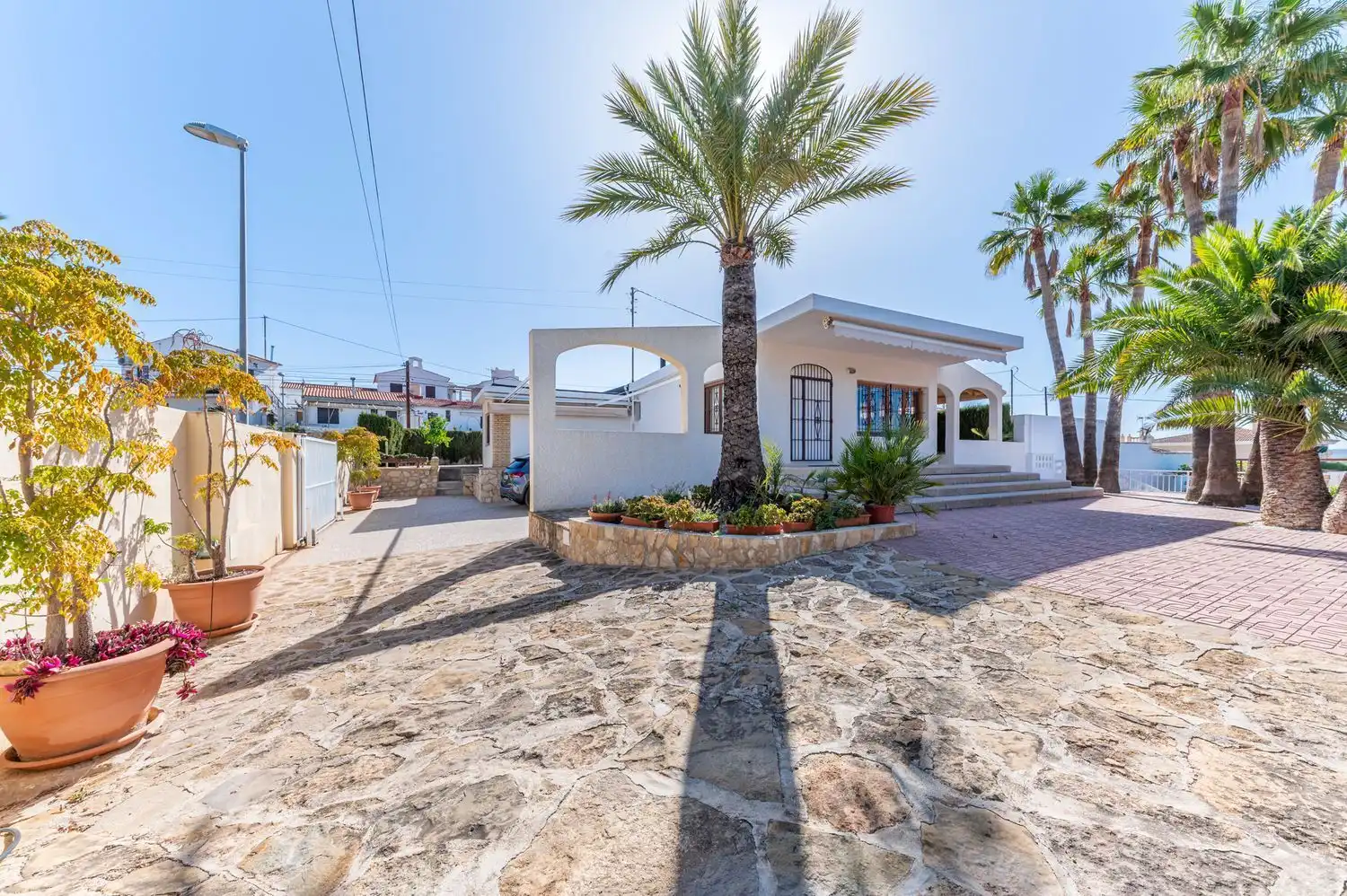 Vista exterior de Casa o chalet en venta en Villajoyosa / La Vila Joiosa con Jardín privado, Terraza y Piscina comunitaria